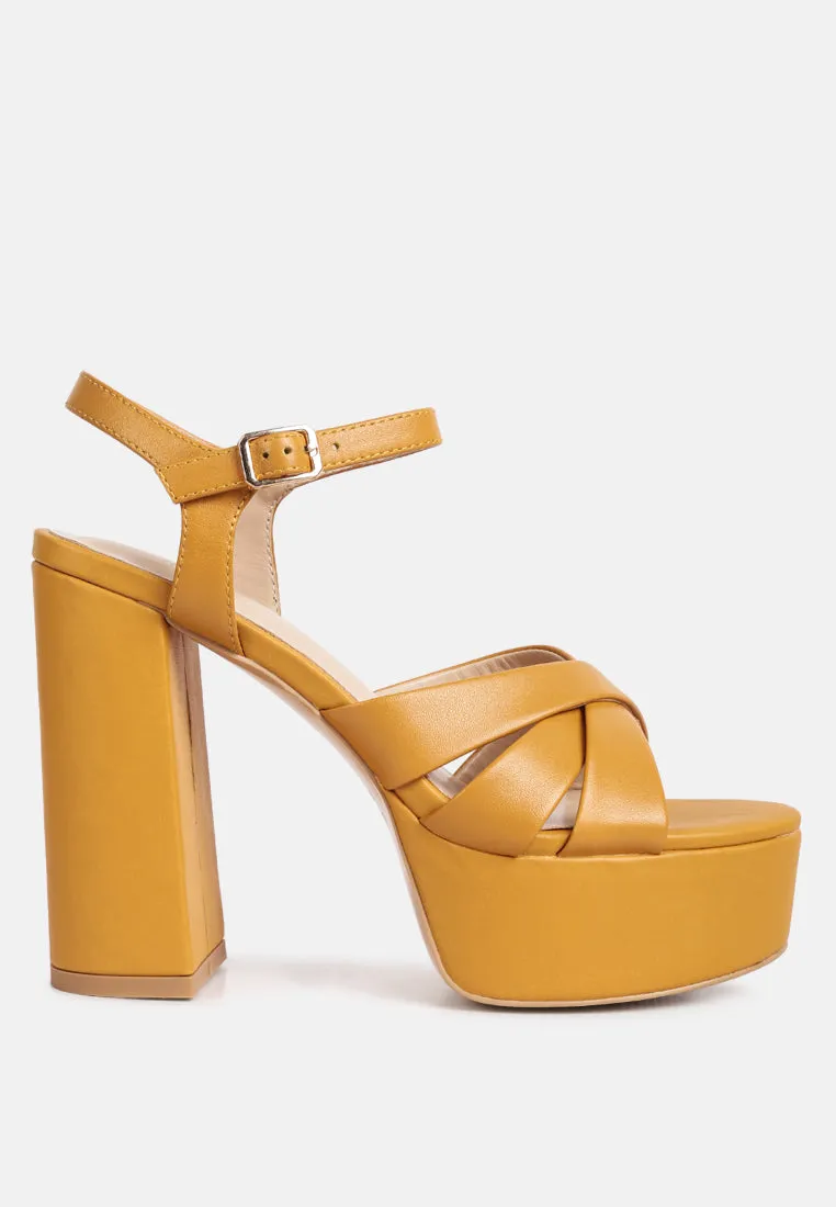 De-Vil Crisscross Straps Block Heel Sandals In Tan