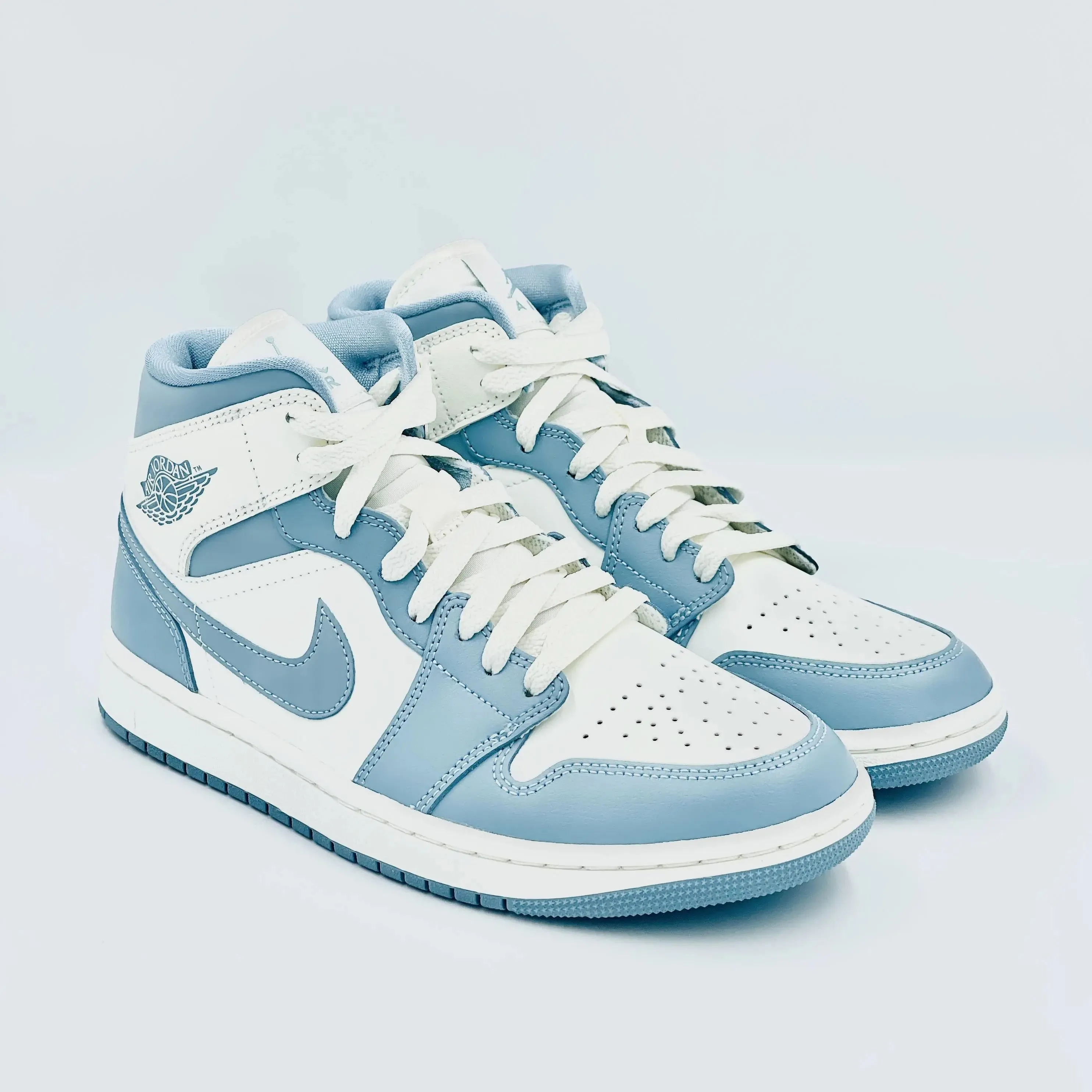 Jordan 1 Mid University Blue