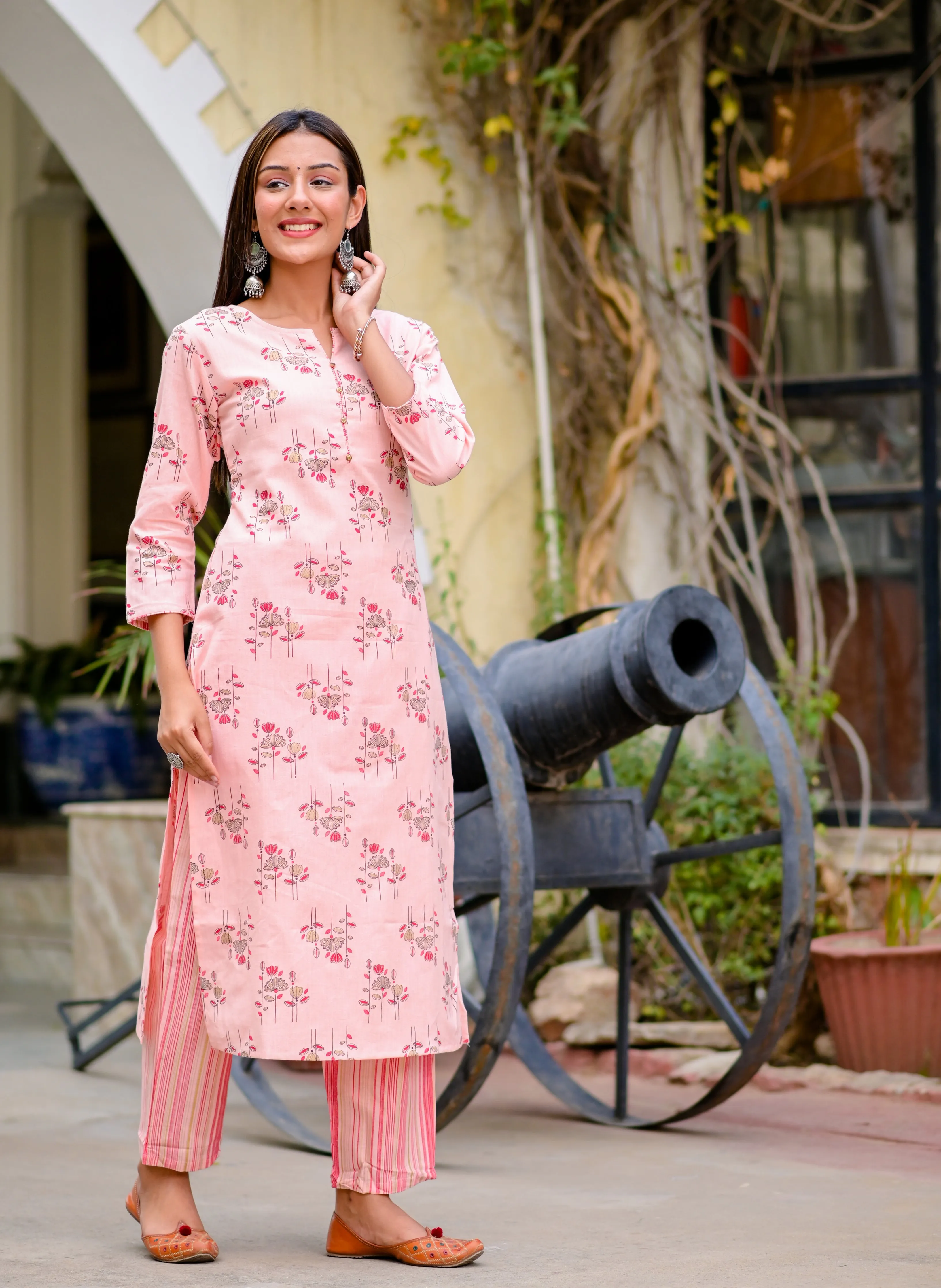 Women Pink & Golden Printed Kurta Set